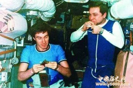 在太空呆最久的人_在太空待最长时间的人_在太空停留时间最长的人