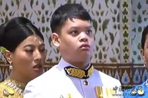 泰国提帮功王子是傻子吗?为什么说是现代版扶不起的阿斗?