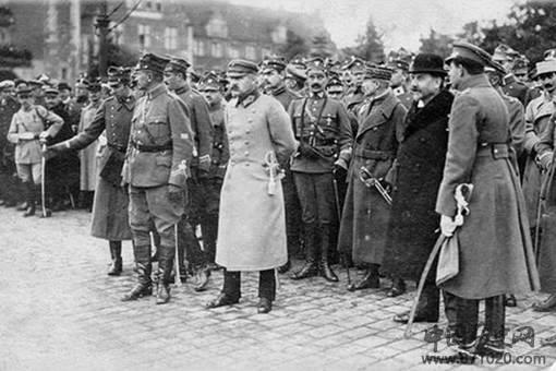 波兰国父毕苏斯基是一个怎样的人?为何希特勒和斯大林都畏惧三分?