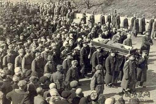 苏联装甲大将瓦图丁是怎么死的?