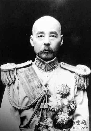 袁世凯不称帝的话中国会怎样?会是一代伟人吗?