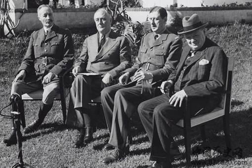 法国人对戴高乐有哪些争议?戴高乐真的是法国的民族英雄吗?