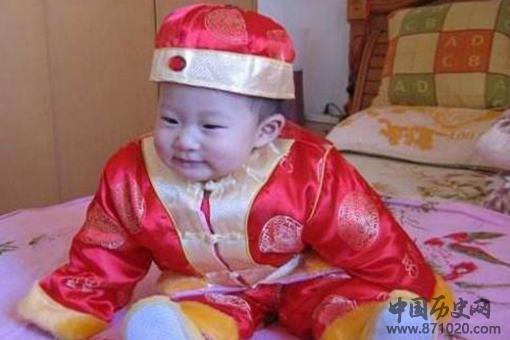 我国历史上最小的皇帝是谁?几岁去世的? 我国历史上最小的皇帝是谁?几岁去世的?