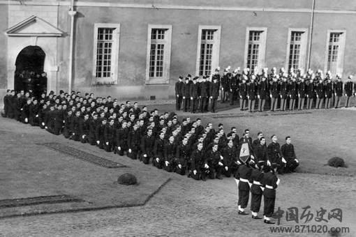 戴高乐成为法国总统后为何首先选择访问中国? 戴高乐成为法国总统后为何首先选择访问中国?