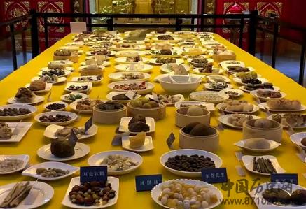 古代皇帝吃饭都是几十道菜 皇帝吃剩下的东西都是怎么处理的
