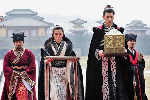 荆轲刺秦时秦舞阳是真的害怕了吗?12岁就能当街杀人为何会害怕?