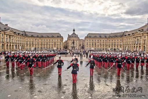 戴高乐成为法国总统后为何首先选择访问中国? 戴高乐成为法国总统后为何首先选择访问中国?