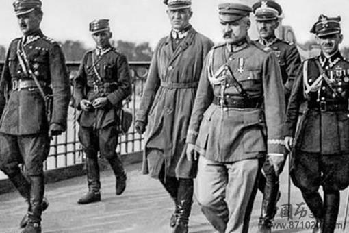 波兰国父毕苏斯基是一个怎样的人?为何希特勒和斯大林都畏惧三分?