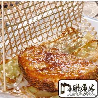 西餐礼仪：如何吃带刺或骨的菜