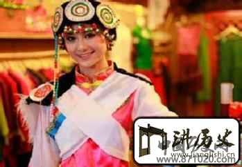 纳西族服饰简介纳西族服饰有何民族特点