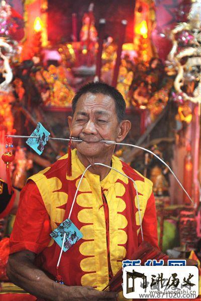 印尼神秘的乩童起乩