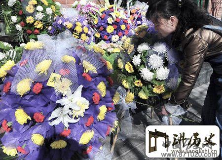 中元节扫墓呼吁鲜花祭扫
