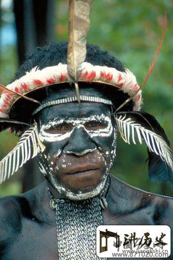 骇人听闻的食人族摘除男孩生殖器养胖再吃