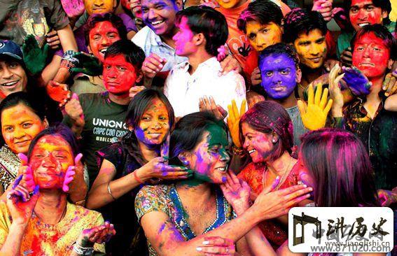 印度：满街大花脸的迎春习俗