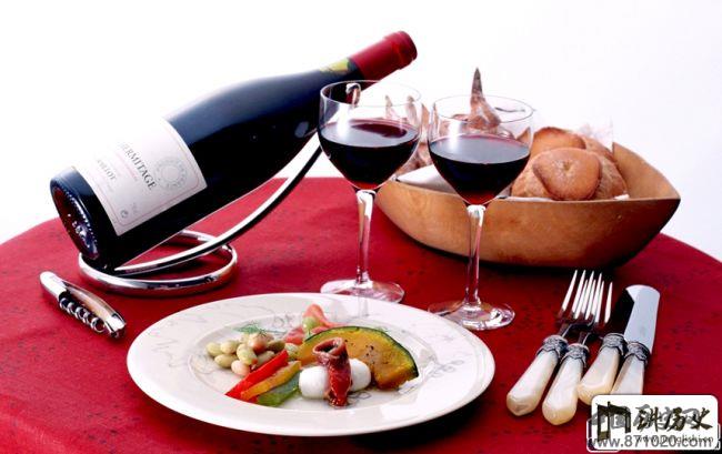 女性酒桌社交礼仪常识-职场女性酒桌礼仪常识-酒桌礼仪常识