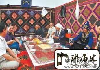 热情的哈萨克族人们是怎样接待客人的