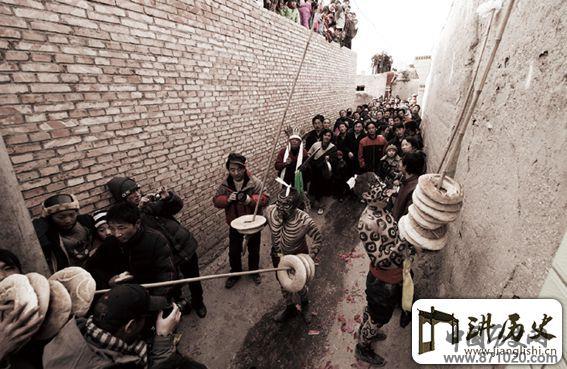 土族人降妖驱魔的“跳於菟”