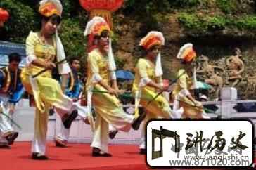 白族“霸王鞭”究竟是怎样的一种表演形式