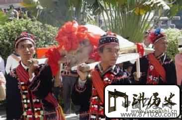 拉祜族特殊习俗“离婚要请客结婚不设宴”