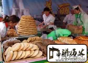 回族人在日常生活中有着什么样的饮食习惯