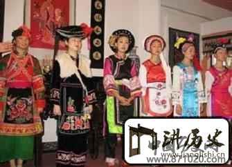 白族服饰白族姑娘戴凤凰帽有啥传说