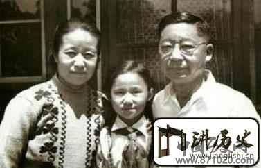 满族文化现代著名作家老舍生平简介