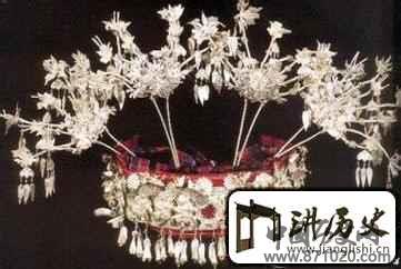 苗族人为何偏爱银饰？苗族银饰文化简介