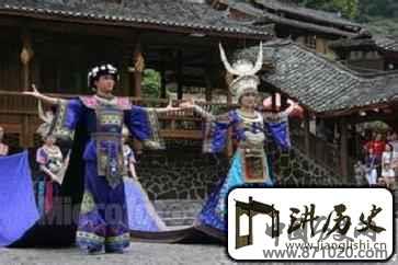 苗族服饰是什么样的?苗族人们日常服饰简介
