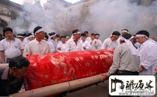 民间丧葬中的入殓仪式是怎么样的？