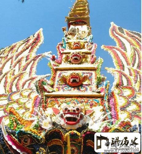 巴厘岛少女初潮需幽禁净身仪式很隆重