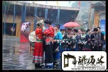 苗族男女是怎样表达爱意的？结婚又有何风俗