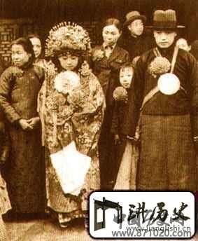 近代中式婚礼服饰