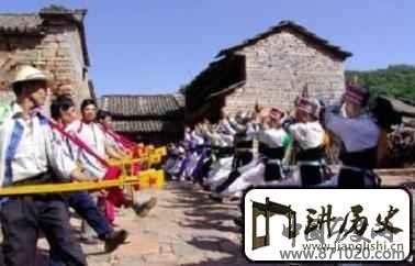 白族传奇习俗什么是白族“转山岭寻真爱”