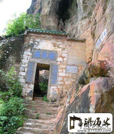 广东阳春发现“达摩”岩画悬崖构成天然神龛