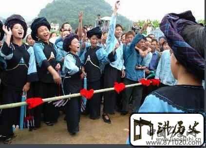 布依族服饰男装女装和童装各有什么特点