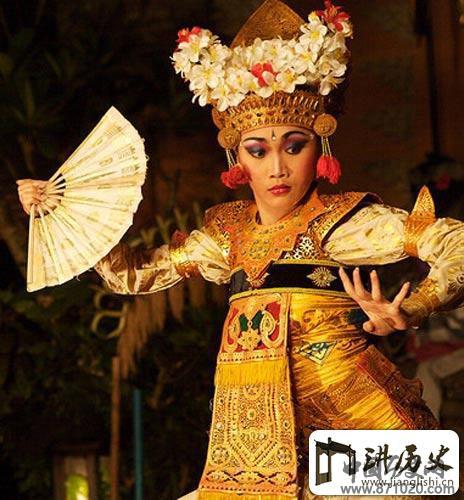 巴厘岛少女初潮需幽禁净身仪式很隆重