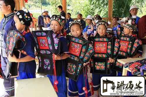 毛南族人住什么样的房子毛南族的建筑