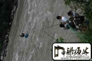 揭秘“溜索渡江”:怒族最不可思议的桥