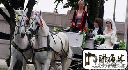 俄罗斯族传统的婚俗习惯是怎样的