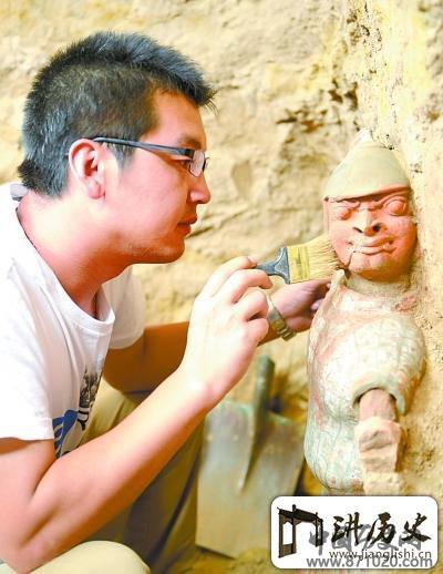 山西大同发现北魏石椁墓出土彩陶随葬品