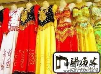 维吾尔族服饰维吾尔族人喜欢穿啥样的衣服
