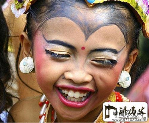 巴厘岛少女初潮需幽禁净身仪式很隆重