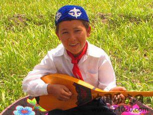 塔塔尔少年走进学堂