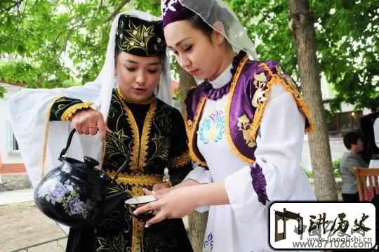 塔塔尔族的服饰介绍塔塔尔族的传统服饰