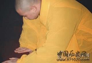 拜佛的手势图片，最标准的礼佛姿势