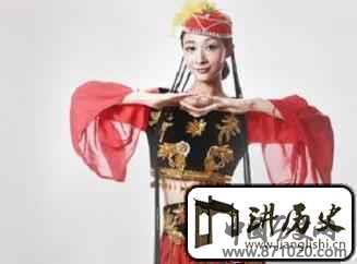 维吾尔族服饰维吾尔族服饰的特色是什么