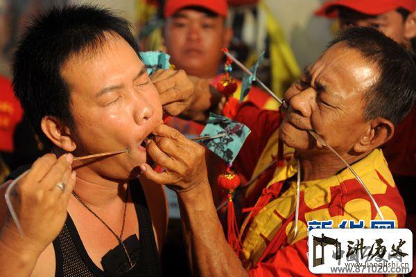 印尼神秘的乩童起乩