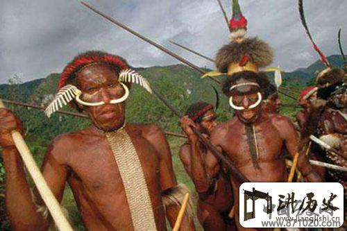 骇人听闻的食人族摘除男孩生殖器养胖再吃