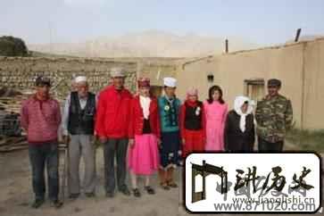 塔吉克族实行怎样的家庭制度？又有啥习俗