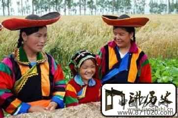 土族服饰土族女子服饰是怎样的